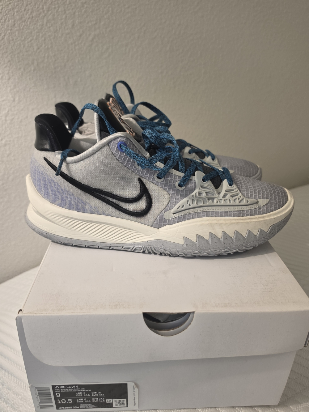 Nike Kyrie Low 4 - Size 9 - Picture 2 of 7